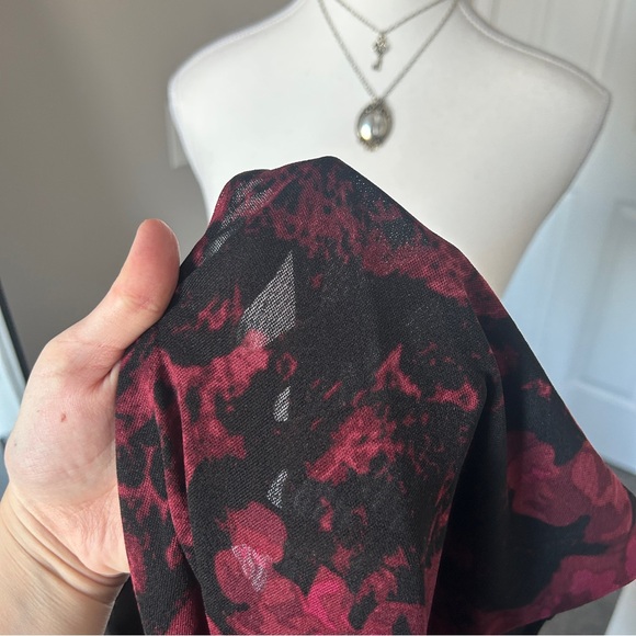 Y2K “Le Chateau” Black and Red Abstract Print Asymmetrical Mesh Top - Picture 6 of 8